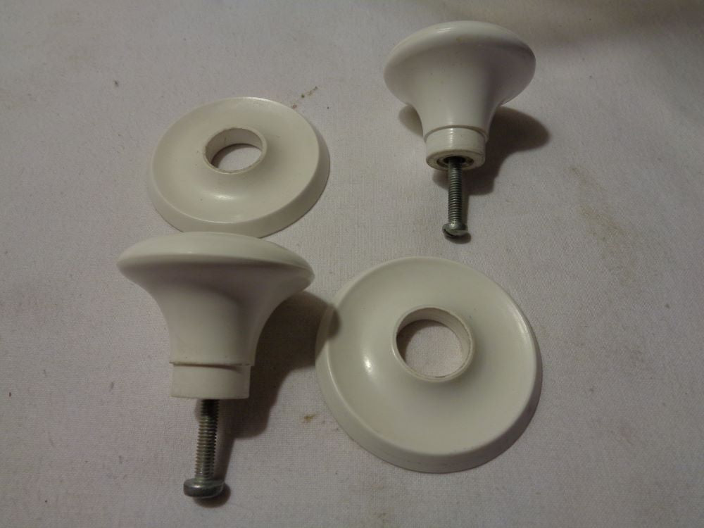 Pomello in legno bianco